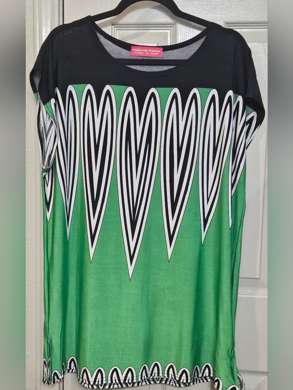 California Woman Black, White & Green Graphic Tunic